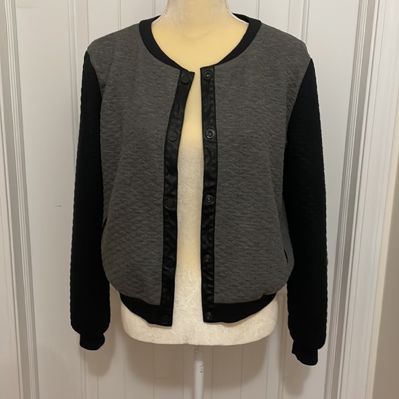 Sanctuary Jackets & Blazers - Sanctuary Quilted bomber jacket small black grey